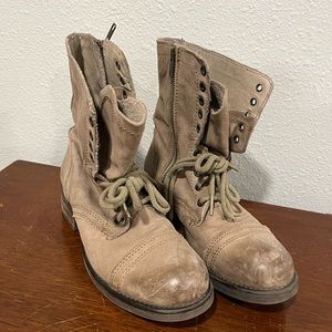 Steve Madden Slouchy Combat Boot Size 8
